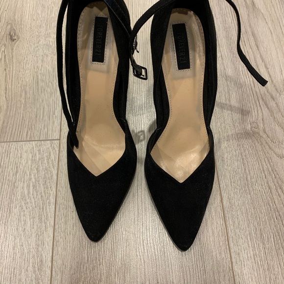 FOREVER 21 Black High heels (7.5) - Picture 3 of 6